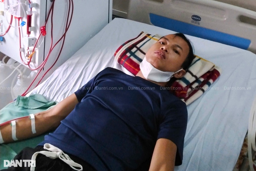 Cha mẹ già cùng cực rao bán nhà lấy tiền thay thận cho con - 1 Cha mẹ già cùng cực rao bán nhà lấy tiền thay thận cho con - 1