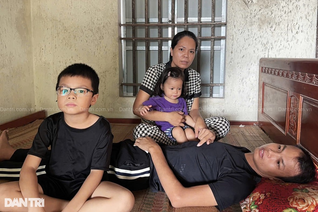 Cha mẹ già cùng cực rao bán nhà lấy tiền thay thận cho con - 3 Cha mẹ già cùng cực rao bán nhà lấy tiền thay thận cho con - 3