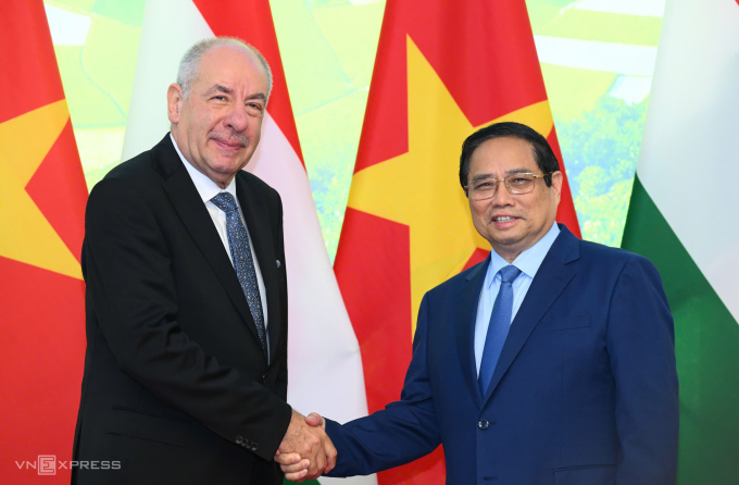 Việt Nam - Hungary nhất trí mở rộng hợp tác AI, chuyển đổi số 1 Thủ tướng Phạm Minh Chính và Tổng thống Sulyok Tamas chụp ảnh chung ngày 29/5. Ảnh: Giang Huy