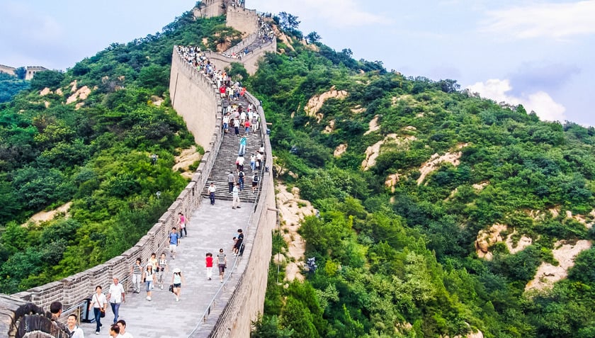 Công nghệ AI và drone "chắp cánh" cho du lịch bền vững tại Vạn Lý Trường Thành 9 Điều này không chỉ mang lại sự tiện lợi, thoải mái mà còn giúp những người có thể gặp khó khăn về thể chất vẫn có cơ hội khám phá trọn vẹn vẻ đẹp của Vạn Lý Trường Thành
