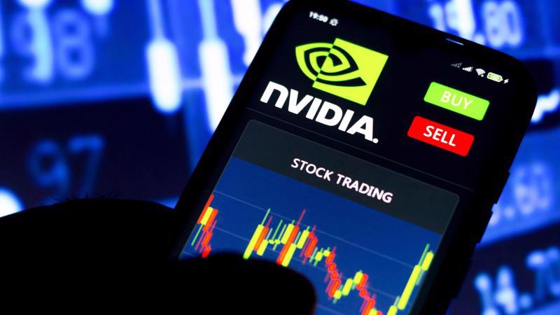 CEO Nvidia: Trung Quốc không tụt hậu trong cuộc đua AI 1 Cổ phiếu Nvidia giảm hơn 20% kể từ đầu năm 2025.