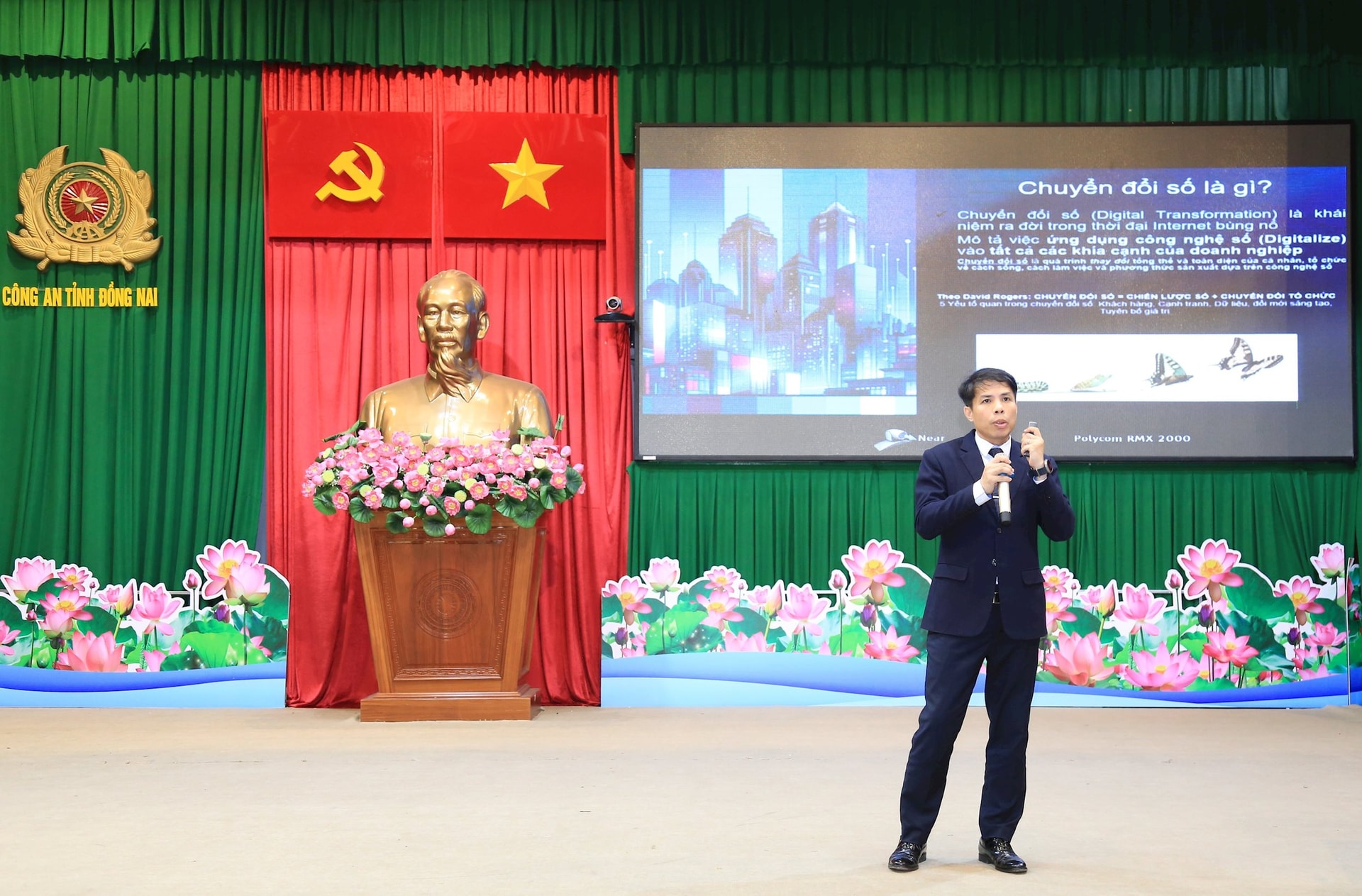 Phổ cập kiến thức về chuyển đổi số và ứng dụng AI cho cán bộ chiến sĩ Công an tỉnh Đồng Nai 1 2025-05-12.12-21-12.jpg