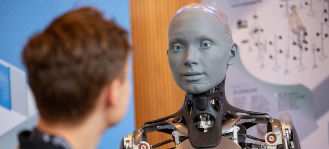 Liên Hợp Quốc bàn về quản lý vũ khí AI và 'robot sát thủ' 1 Robot Ameca tại Hội nghị thượng đỉnh toàn cầu về AI tại Geneva, Thụy Sĩ tháng 7/2023. Ảnh: UN