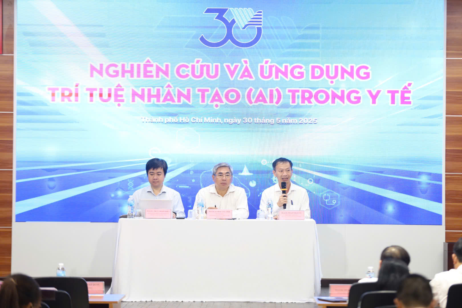 Toạ đàm đã lắng nghe những thảo luận, đóng góp ý kiến về phát triển trợ lý ảo trong tư vấn và chăm sóc sức khoẻ