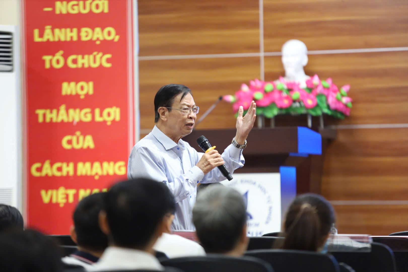 Toạ đàm cũng đón nhận những đóng góp, ý kiến từ các chuyên gia, nhà khoa học liên quan đến ứng dụng trí tuệ nhân tạo trong lĩnh vực y tế. 