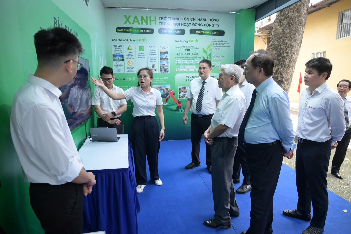 Hành trình đổi mới sáng tạo không ngừng tại Rạng Đông 1 494048385_1128309475997354_4160071102252645305_n.jpeg