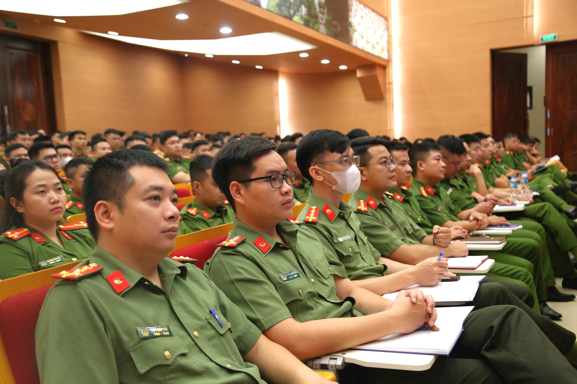 Thanh niên Công an Hà Nội học AI, đổi mới sáng tạo, đẩy mạnh chuyển đổi số 2 494b3896.jpg
