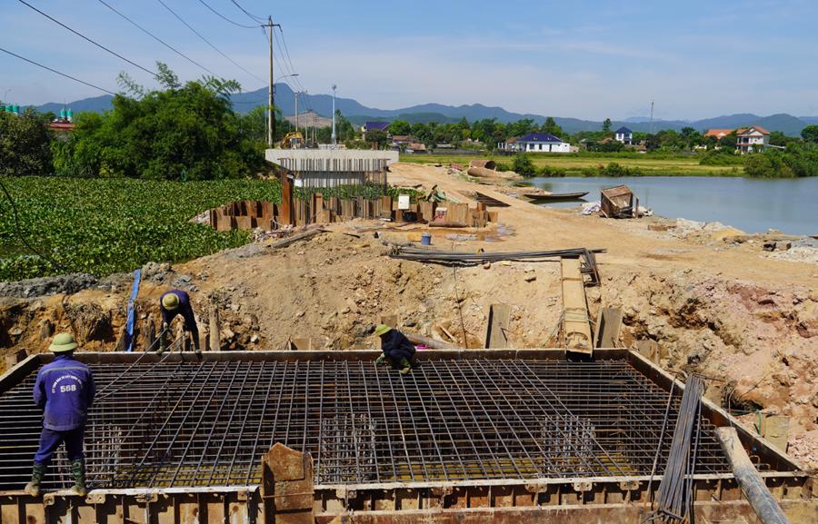 Quảng Bình: Đôn đốc tiến độ 3 dự án giao thông quan trọng, gỡ vướng trong giải phóng mặt bằng 2 Dự án Cầu thôn Ba Đa dự kiến hoàn thành vào cuối năm 2025