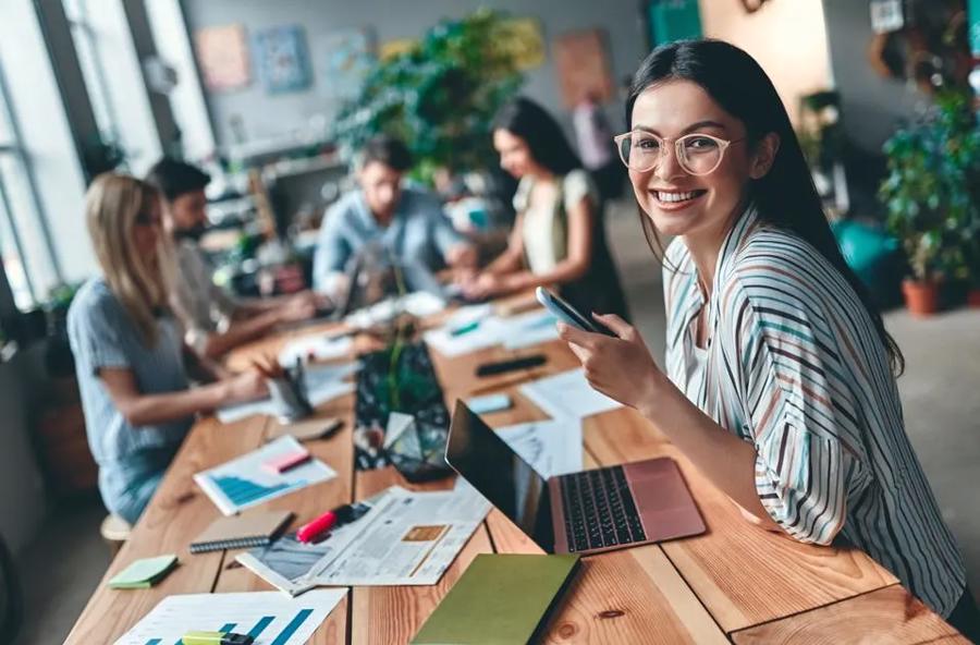 Startup AI, một tuần làm việc 7 ngày là không đủ 1 Công khai theo đuổi văn hóa làm việc "hết ga" đôi khi lại là cách để doanh nghiệp thu hút sự chú ý, lôi kéo nhân tài và chinh phục nhà đầu tư.