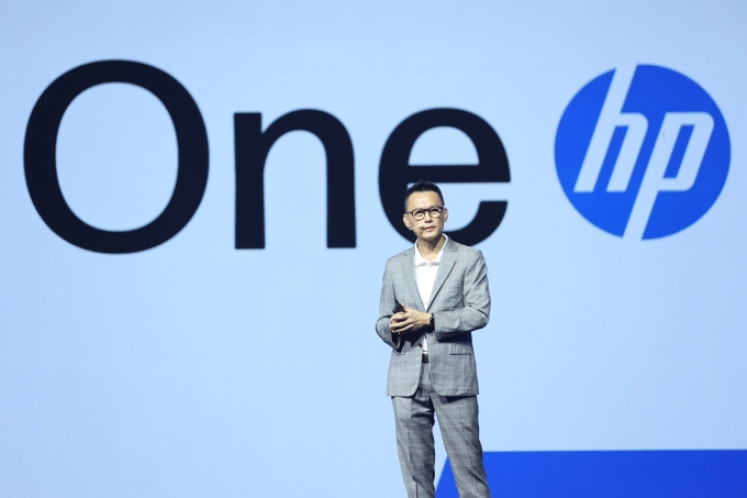 Loạt sản phẩm AI thế hệ mới tại ngày hội HP Việt Nam 2025 4 Ông Kong Meng Koh - Tổng giám đốc HP Đông Nam Á và Singapore khẳng định sứ mệnh của thương hiệu tại Việt Nam là trở thành đối tác AI uy tín của người dùng, doanh nghiệp và chính phủ. Ảnh: HP Việt Nam