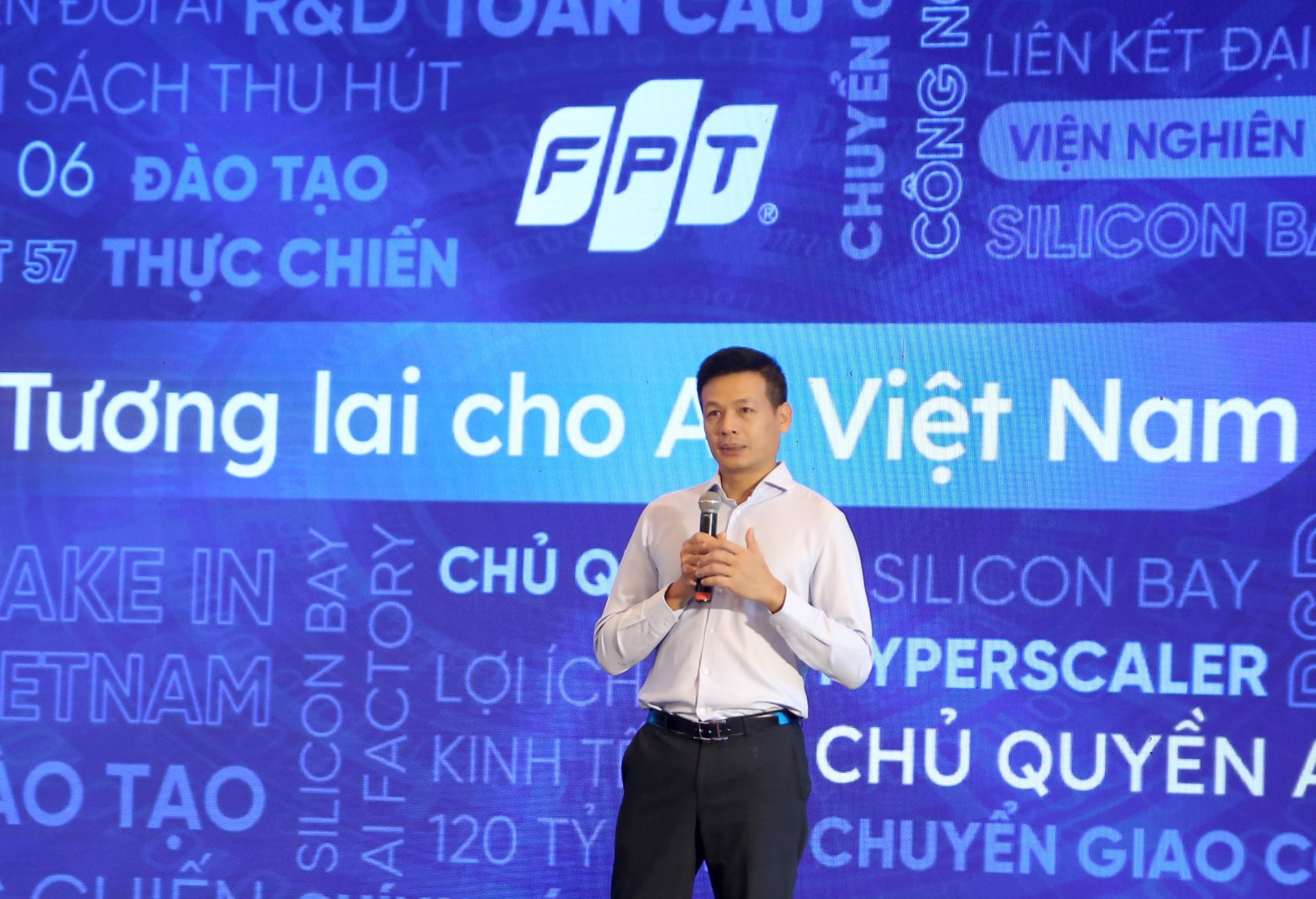 Hàng trăm 'ông lớn' về chuyển đổi số, AI sẽ ký hợp tác với Tập đoàn FPT 2 ai da nang 3 1431