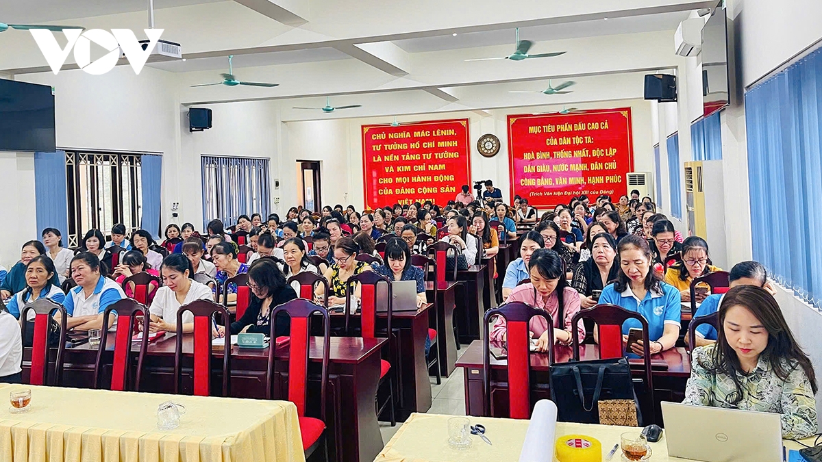 nhiều người biết dùng ai soạn phát biểu, làm thơ qua bình dân học vụ số hình ảnh 1 nhieu nguoi biet dung ai soan phat bieu, lam tho qua binh dan hoc vu so hinh anh 1