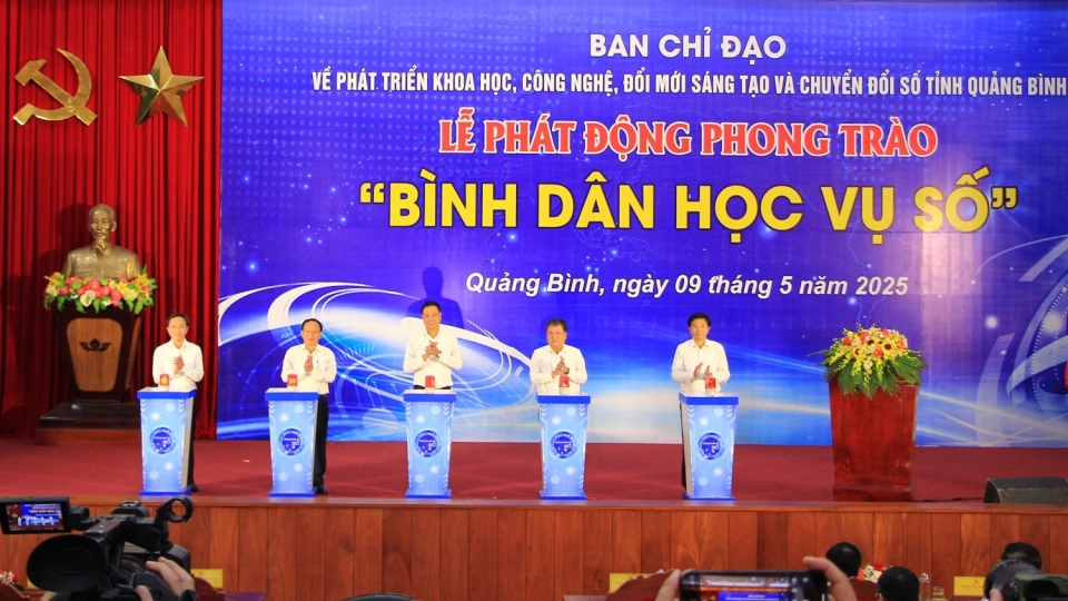 cac_dai_bieu_bam_nut_phat_dong_phong_trao_binh_dan_hoc_vu_so.jpg