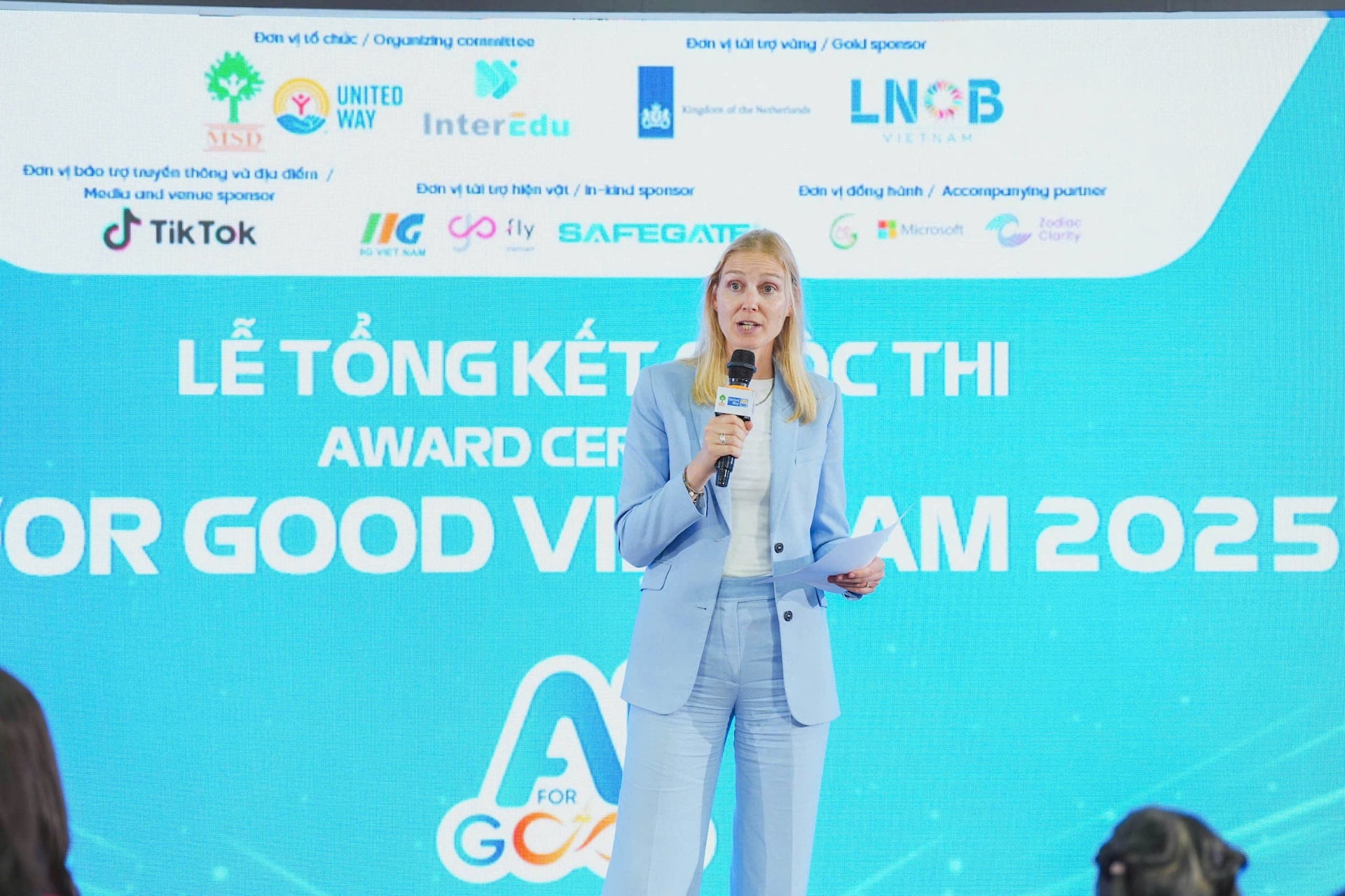 Học sinh sẽ là người dẫn dắt công nghệ tử tế trong tương lai 3 dai-su-quan-ha-lan-1-.jpg
