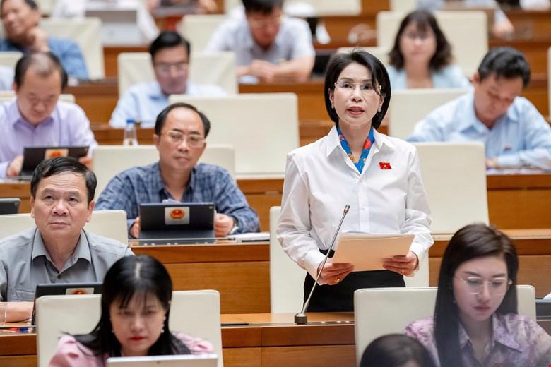 Đề xuất cho phép doanh nghiệp công nghệ AI, chip được trích lập quỹ khoa học công nghệ tối đa 20% 1 Đại biểu Trần Thị Nhị Hà, đoàn TP. Hà Nội nêu ý kiến.