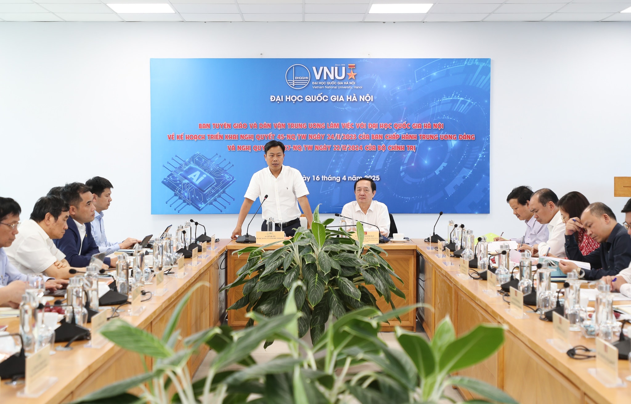 Đại học Quốc gia Hà Nội đưa học phần công nghệ số và trí tuệ nhân tạo vào giảng dạy từ năm nhất 2 DHQGHN lam viec voi Ban Tuyen giao va DVTW ve trien khai NQ57 (4)