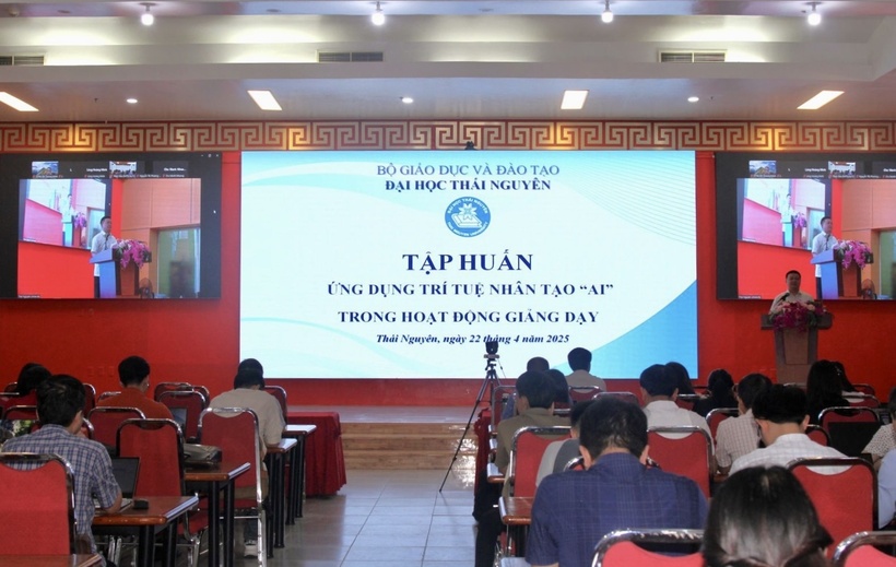 Tiên phong đào tạo nguồn nhân lực số chất lượng cao, ứng dụng trí tuệ nhân tạo 4 Đại học Thái Nguyên tổ chức tập huấn ứng dụng trí tuệ nhân tạo (AI) trong hoạt động giảng dạy cho cán bộ, giảng viên chủ chốt của các trường đại học, cao đẳng thành viên, đơn vị trực thuộc.