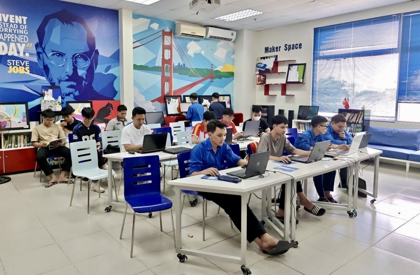 Tiên phong đào tạo nguồn nhân lực số chất lượng cao, ứng dụng trí tuệ nhân tạo 2 Sinh viên Trường Đại học Kỹ thuật Công nghiệp - Đại học Thái Nguyên được tập huấn ứng dụng trí tuệ nhân tạo (AI).