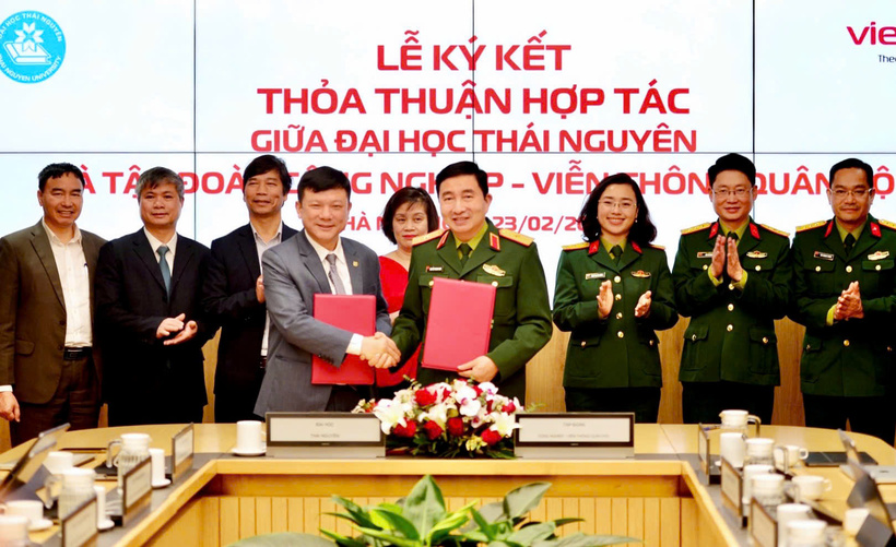 Tiên phong đào tạo nguồn nhân lực số chất lượng cao, ứng dụng trí tuệ nhân tạo 3 Lãnh đạo Đại học Thái Nguyên và lãnh đạo Tập đoàn Công nghiệp - Viễn thông Quân đội (Viettel) ký kết hợp tác toàn diện, trong đó có công tác đào tạo, phát triển nguồn nhân lực số.