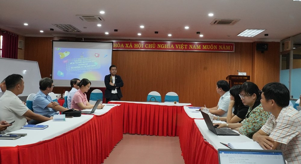 Bồi dưỡng “Kỹ năng sản xuất và phát triển nội dung báo chí ứng dụng AI” | Báo chí 2 Bồi dưỡng “Kỹ năng sản xuất và phát triển nội dung báo chí ứng dụng AI” - ảnh 2