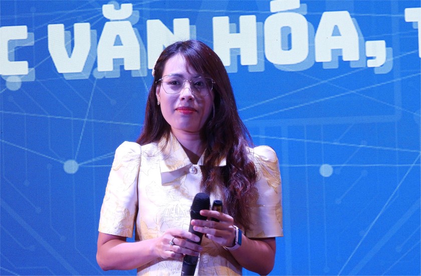 Bà Jenny Nguyễn, Trưởng Cộng đồng Công nghệ AI Techfest - Bộ KHCN; Tổng giám đốc AZ Group; Tác giả sách ứng dụng AI đầu tiên của Việt Nam - Giảng viên lớp Tập huấn.