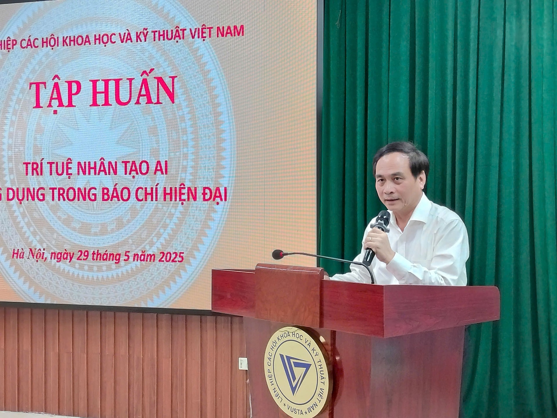 Nâng cao nhận thức và năng lực ứng dụng AI trong truyền thông, báo chí 1 gen-h-pnlinh.jpg