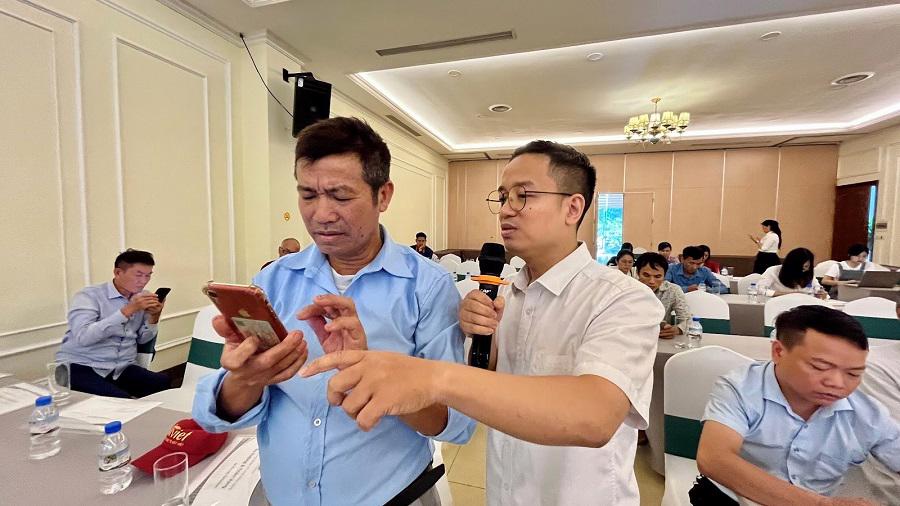 Ninh Bình, Quảng Bình mở đường cho doanh nghiệp đưa sản phẩm OCOP lên sàn thương mại điện tử 1 Chuyên gia hỗ trợ học viên tạo tài khoản, thiết lập gian hàng và đăng sản phẩm lên sàn thương mại điện tử