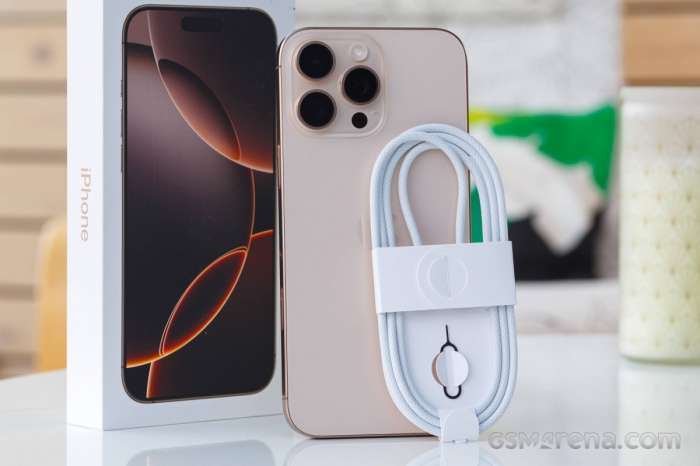 Giảm gần 5 triệu, màu titan sa mạc cũng giảm sập sàn 1 iPhone 16 Pro Max 3