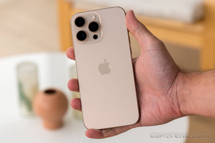 Giảm gần 5 triệu, màu titan sa mạc cũng giảm sập sàn 4 iPhone 16 Pro Max 5