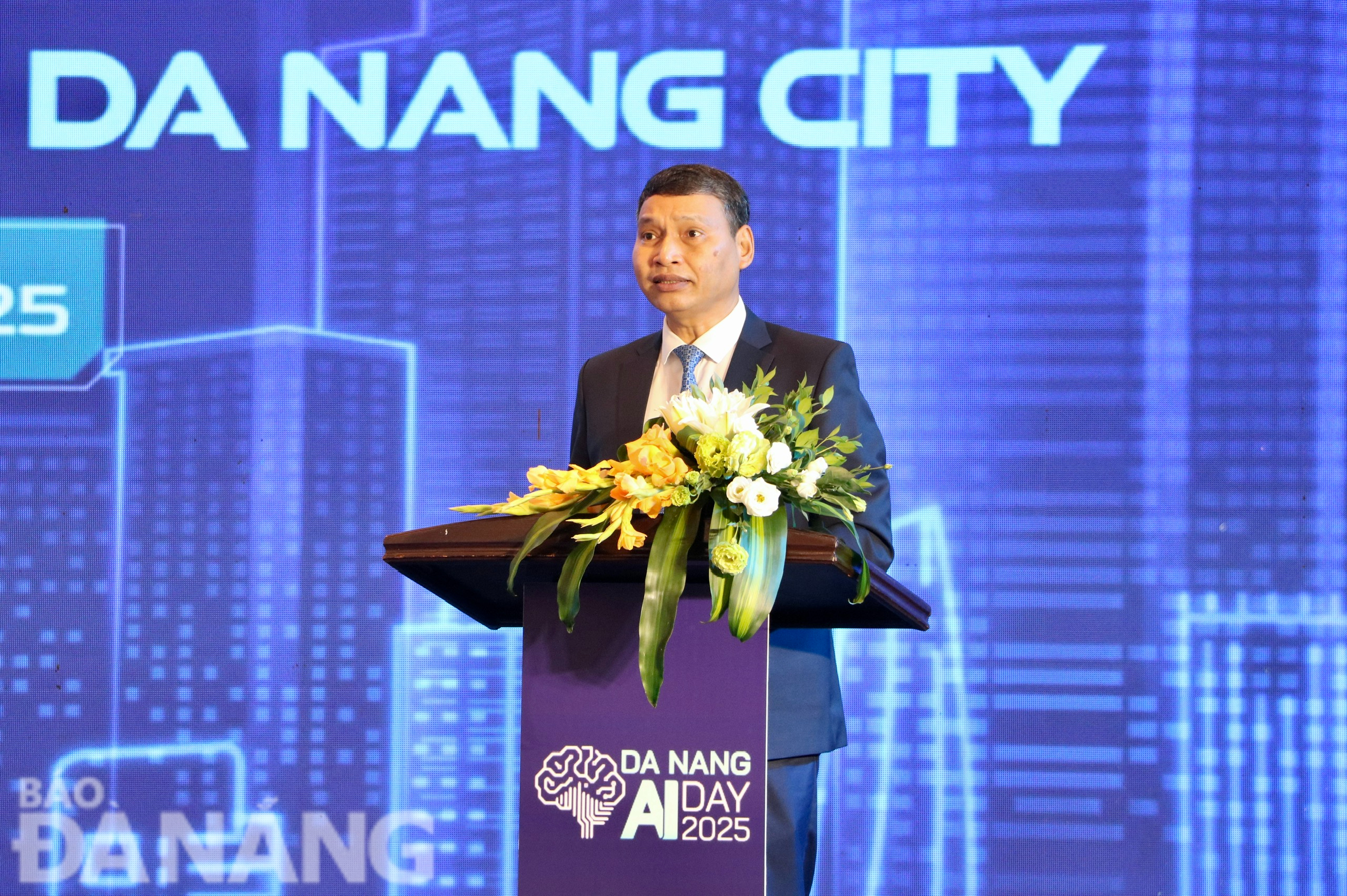 Phó Chủ tịch Thường trực UBND thành phố Hồ Kỳ Minh phát biểu khai mạc hội thảo. Ảnh: M.Q - Q.C