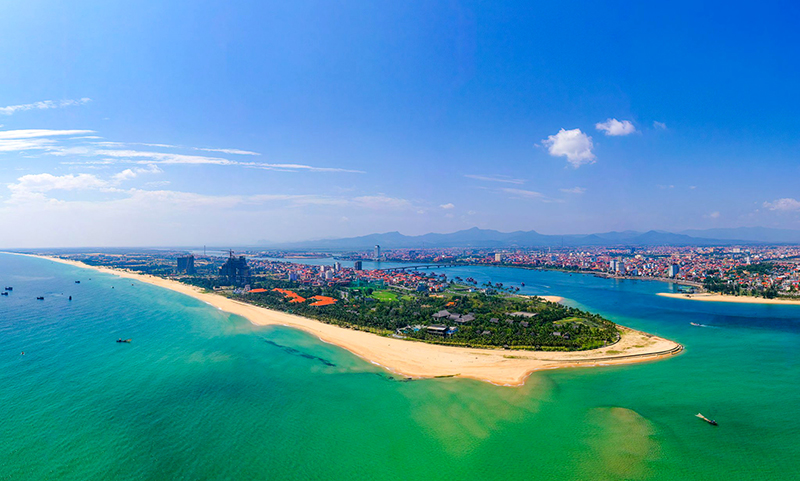 Đồng Hới hội tụ đầy đủ các yếu tố để trở thành trung tâm chính trị-hành chính của tỉnh mới. Ảnh: Đức Thành