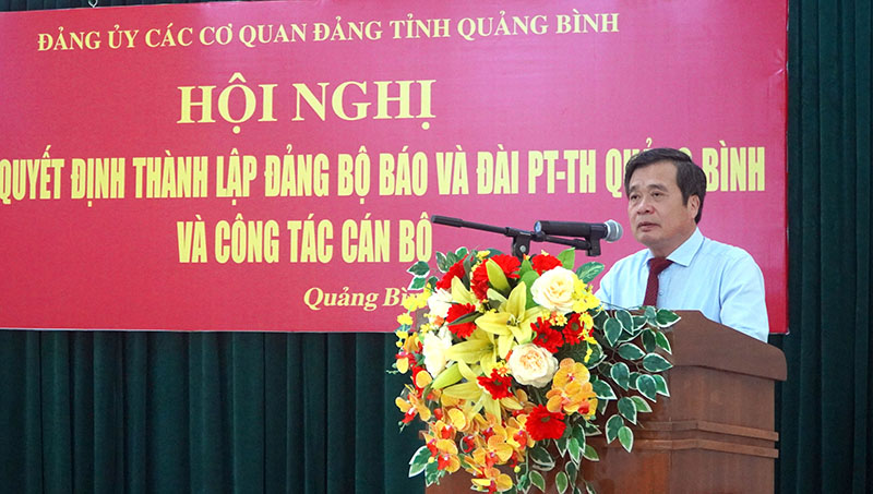 Đồng chí Đinh Tùng Lâm, Bí thư Đảng ủy, Tổng Biên tập Báo và Đài PT-TH Quảng Bình phát biểu nhận nhiệm vụ