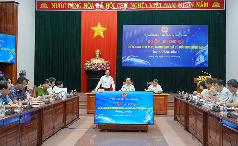 Đồng chí Phó Chủ tịch UBND tỉnh Hoàng Xuân Tân chủ trì hội nghị.