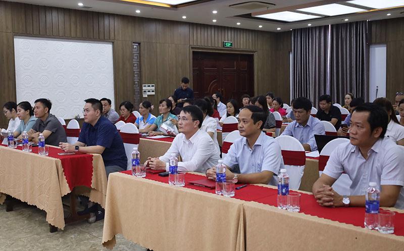 Ninh Bình, Quảng Bình mở đường cho doanh nghiệp đưa sản phẩm OCOP lên sàn thương mại điện tử 2 50 học viên đến từ các doanh nghiệp, hợp tác xã, cơ sở sản xuất trên địa bàn tỉnh Quảng Bình. Ảnh Hiền Chi