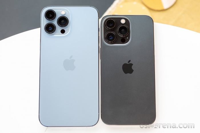 Giá iPhone 13, iPhone 13 Pro Max mới nhất rẻ chưa từng có, giảm kịch sàn dù xịn chẳng kém iPhone 16 1 iphone 13 bang gia 3 1747615045730 17476150460661955771917
