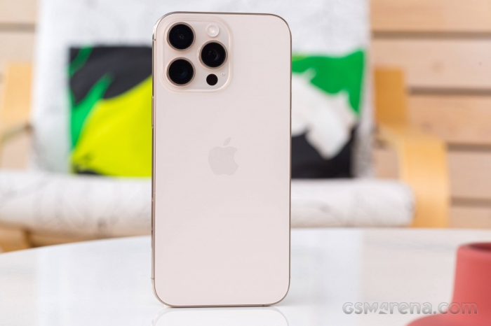 Giảm gần 5 triệu, màu titan sa mạc cũng giảm sập sàn 3 iphone 16 pro max 1