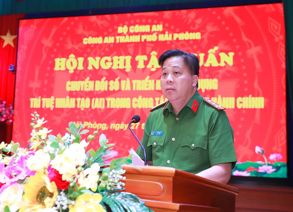Đại tá Bùi Trung Thành phát biểu khai mạc lớp tập huấn.