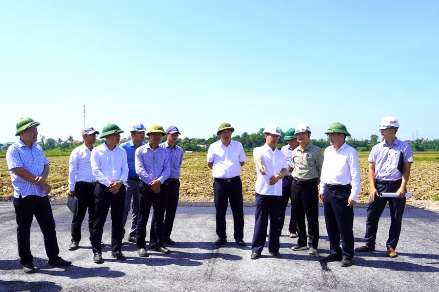 Quảng Bình: Đôn đốc tiến độ 3 dự án giao thông quan trọng, gỡ vướng trong giải phóng mặt bằng 3 Phó chủ tịch UBND tỉnh Quảng Bình Phan Phong Phú Kiểm tra thực địa Dự án tuyến đường Phú Hải - Lương Ninh
