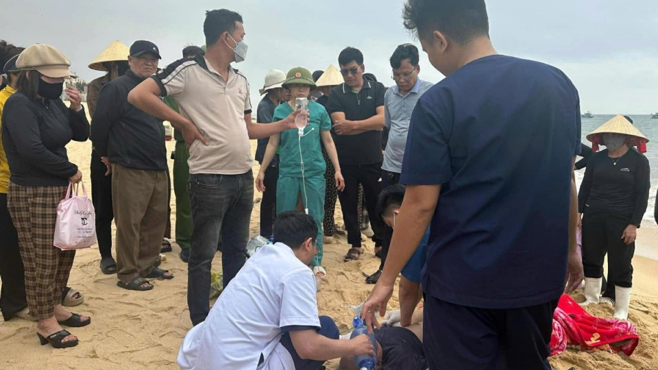 mac_du_duoc_cap_cuu_nhung_ong_dieu_khong_qua_khoi.jpg