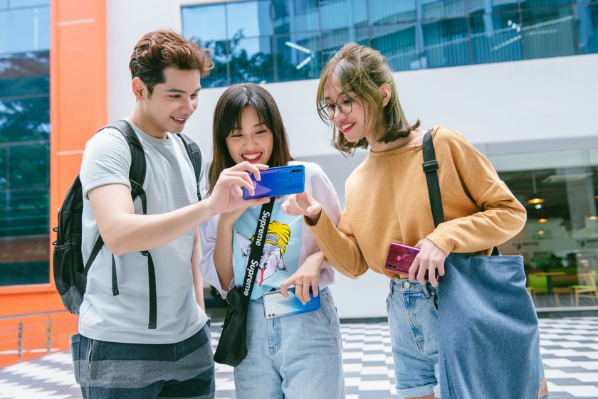 Công nghệ AI đang thay đổi cấu trúc thị trường việc làm của người trẻ tại Việt Nam và toàn cầu. (Ảnh minh họa: MobileReview)