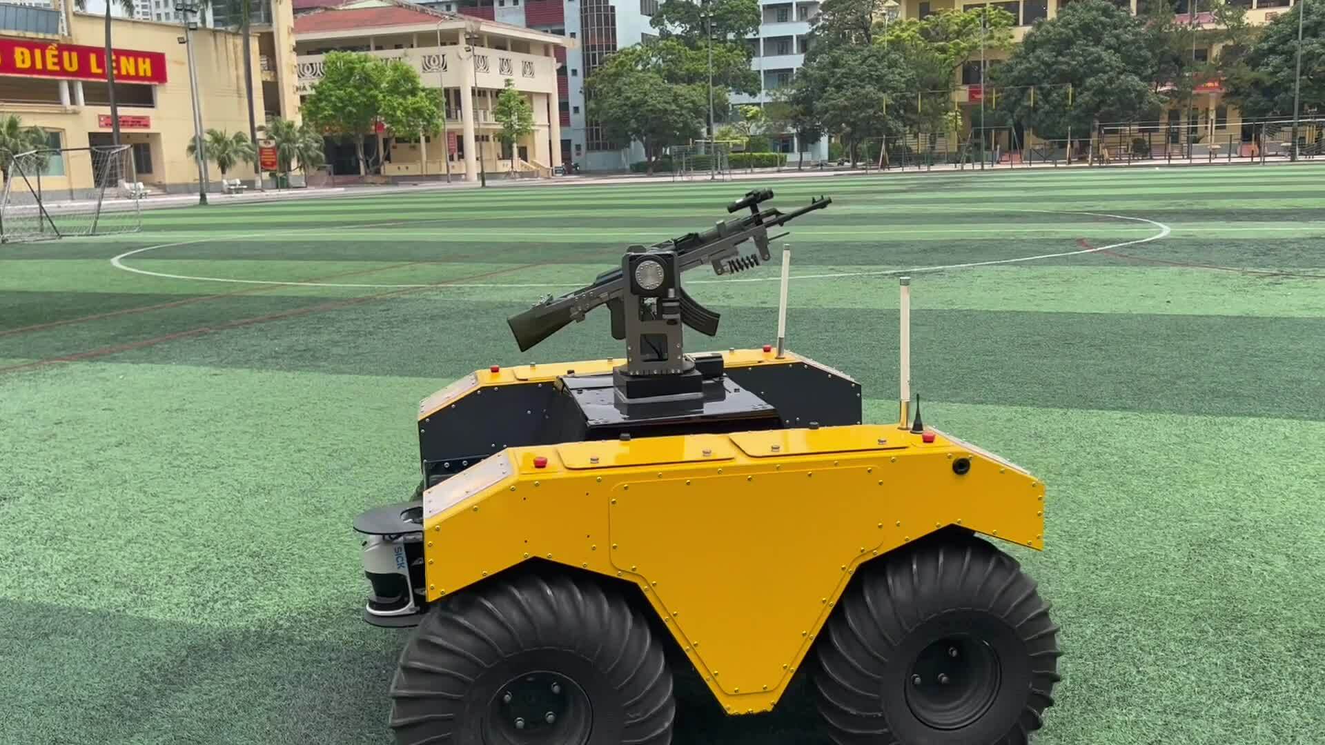 Nhóm giảng viên sáng chế robot chiến trường ứng dụng AI