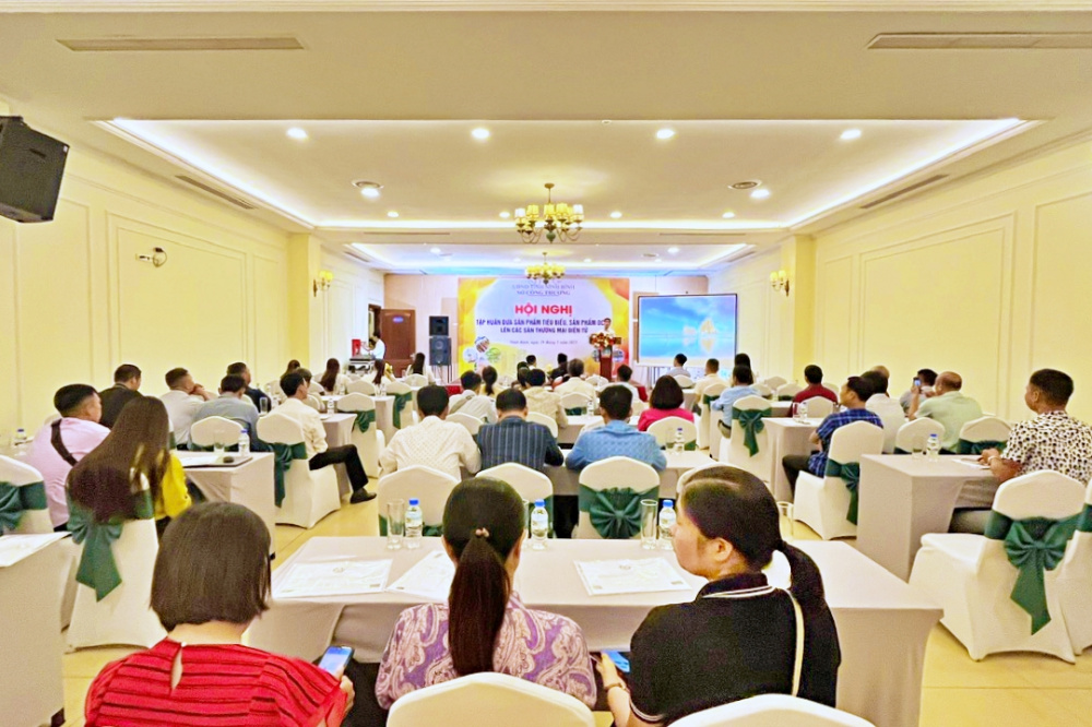 Trang bị kiến thức, hỗ trợ đưa sản phẩm OCOP lên sàn thương mại điện tử 1 Ninh Bình: Tự tin đưa sản phẩm OCOP lên sàn thương mại điện tử