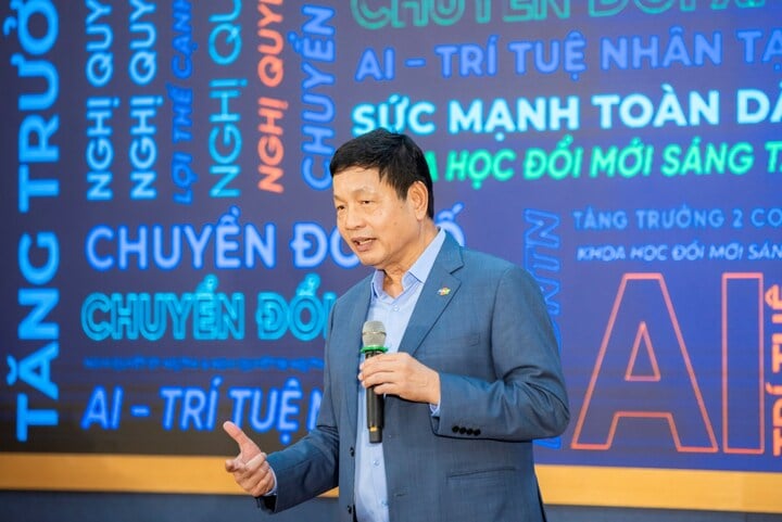 Ông Trương Gia Bình nhận định thế hệ trẻ, với kỹ năng công nghệ và tư duy sáng tạo, sẽ là lực lượng quyết định giúp Việt Nam vượt qua các thách thức và gia nhập cộng đồng quốc tế. (Ảnh: FPT)