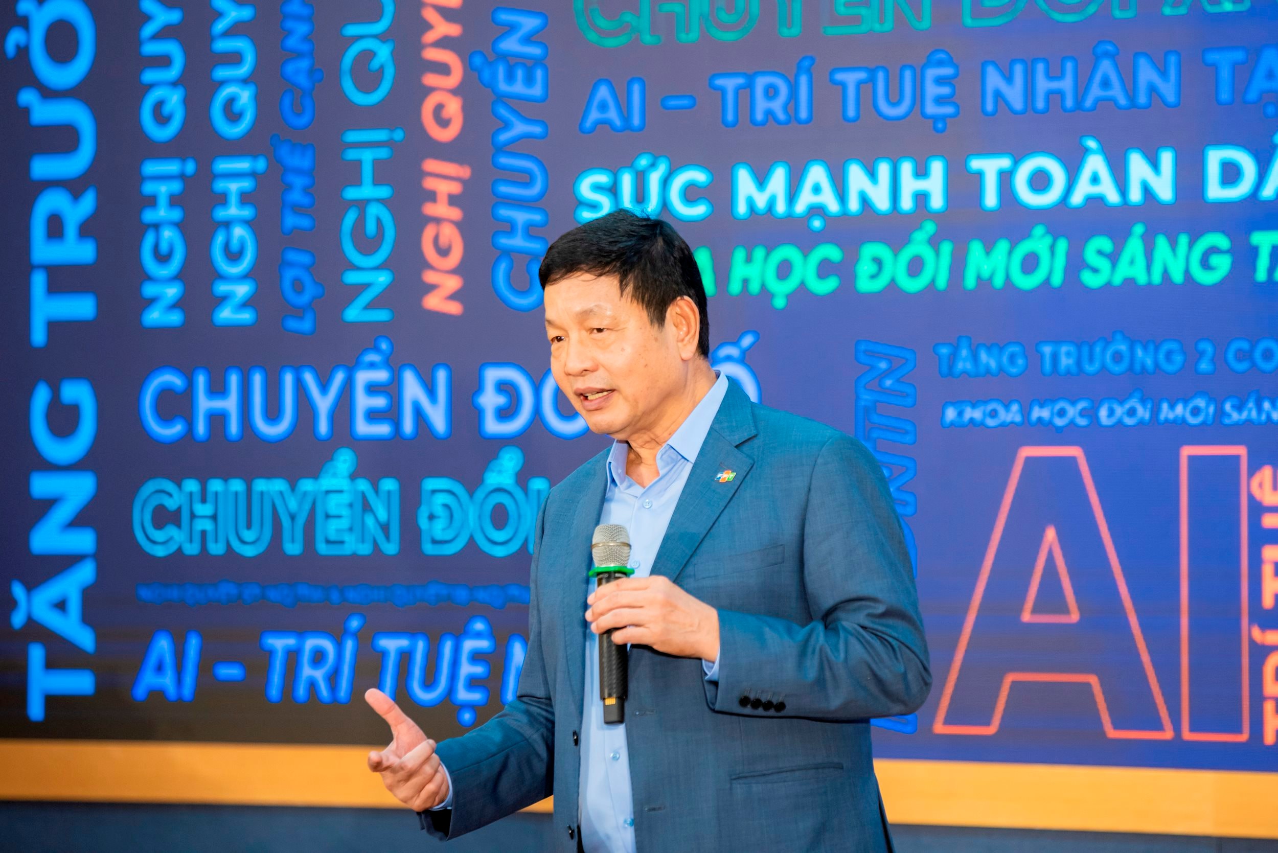 Nếu không đào tạo được nhân lực AI, Việt Nam sẽ đứng ngoài cuộc chơi công nghệ 1 Ông Trương Gia Bình – Chủ tịch HĐQT Tập đoàn FPT khẳng định Nhân lực là nòng cốt cho sự phát triển quốc gia trong kỷ nguyên vươn mình.