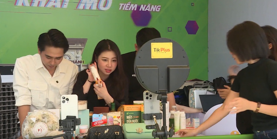 3.200 shop online rời sàn mỗi tuần: Thương mại điện tử hết thời “dễ ăn”- Ảnh 1. Thương mại điện tử hết thời