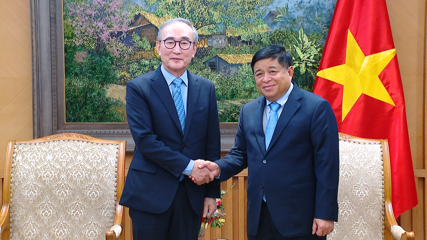 Phó Thủ tướng Nguyễn Chí Dũng và ông Young Shub Kim, Chủ tịch Tập đoàn KT tại cuộc gặp, ngày 26/5. Ảnh: VGP