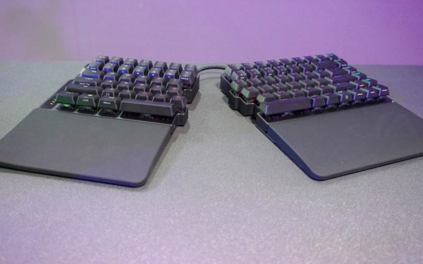 Top 15 siêu phẩm công nghệ ấn tượng nhất tại triển lãm Computex 2025 4 Asus ROG Falcata