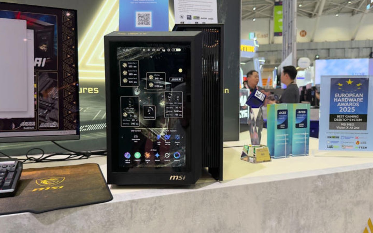 Top 15 siêu phẩm công nghệ ấn tượng nhất tại triển lãm Computex 2025 7 MSI MEG Vision X AI
