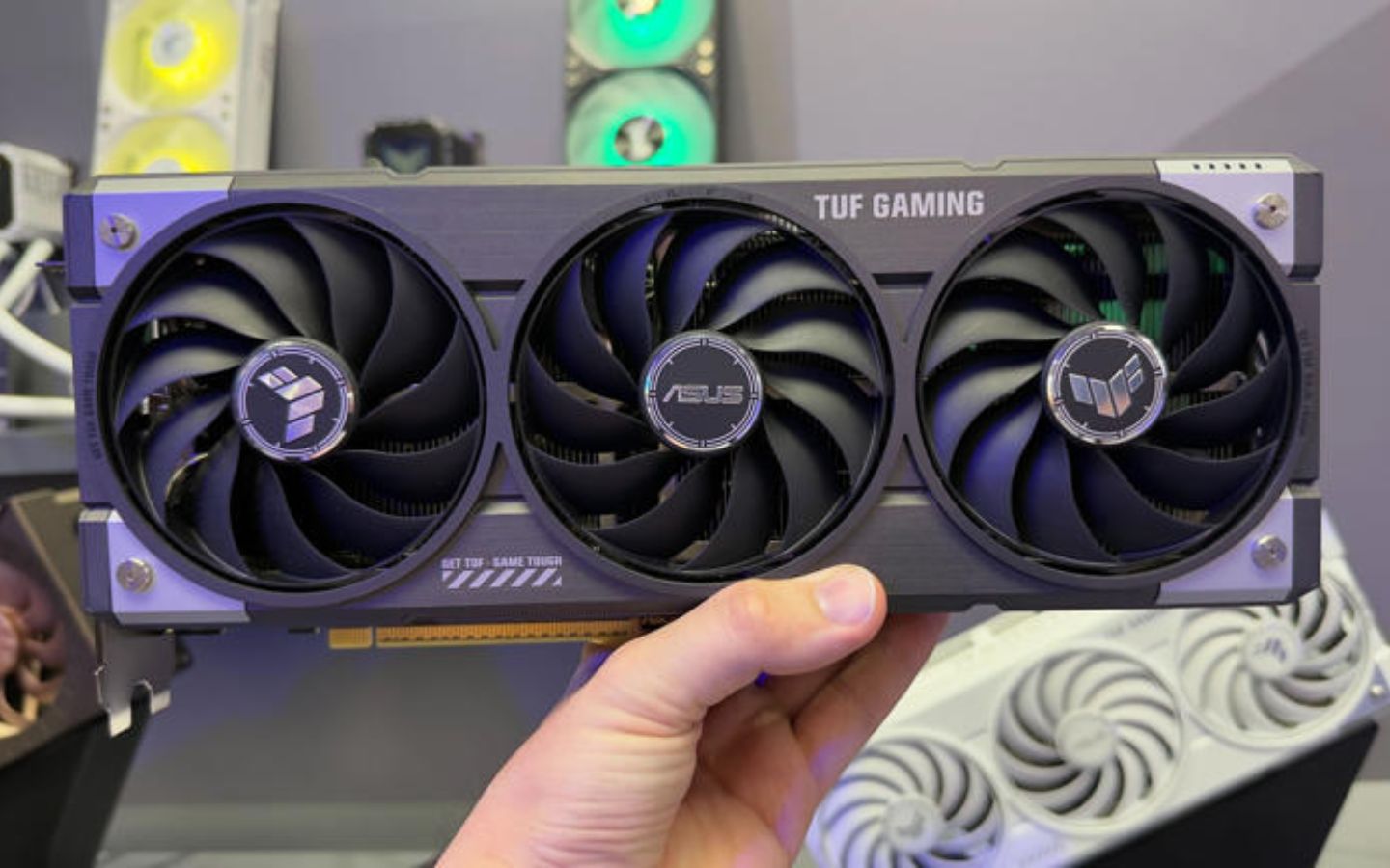 Top 15 siêu phẩm công nghệ ấn tượng nhất tại triển lãm Computex 2025 1 AMD Radeon RX 9060 XT