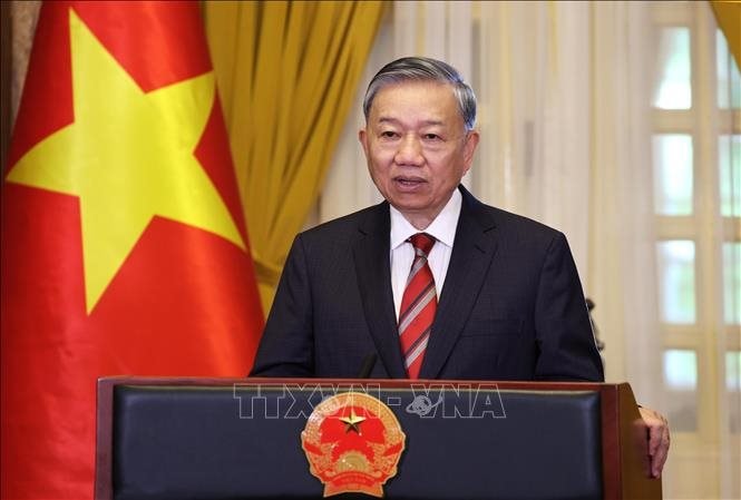 Tăng cường chuyển đổi số, ứng dụng AI, dữ liệu lớn trong công tác xây dựng và thi hành pháp luật 1 tbt-010525.jpeg